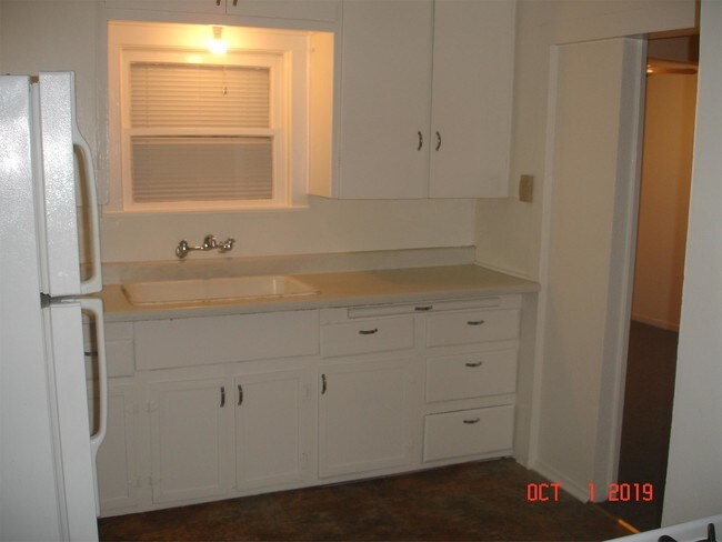 Building Photo - 1721 Spruce Ave