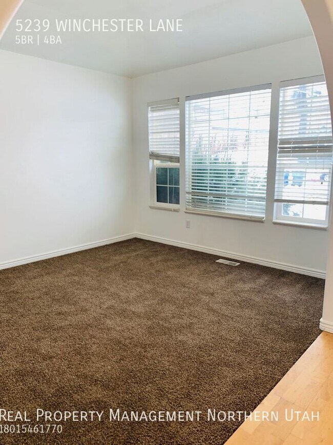Building Photo - SPACIOUS 5 BEDROOM 3 1/2  BATH OGDEN HOME