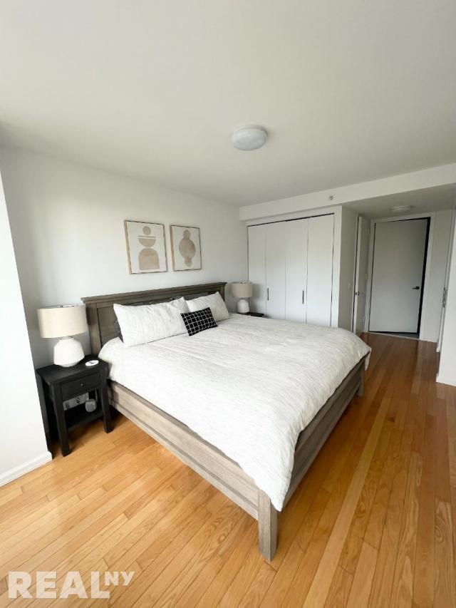 Foto del edificio - 2 bedroom in LONG ISLAND CITY NY 11109