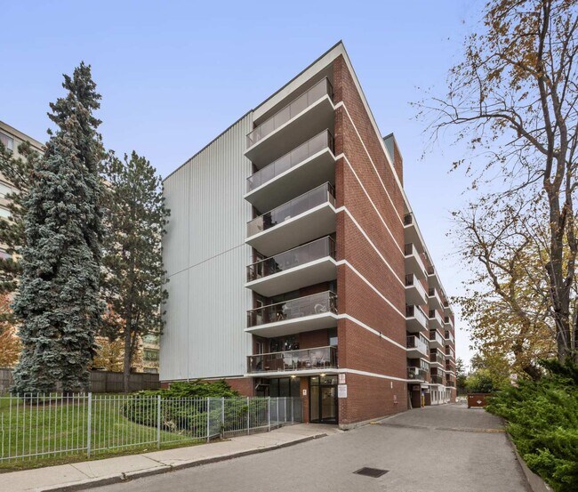 Photo du bâtiment - Birchmount Park Towers