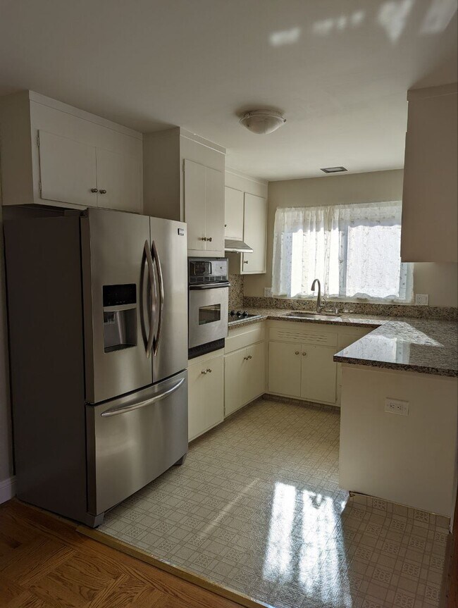 Building Photo - 409 Camden Rd