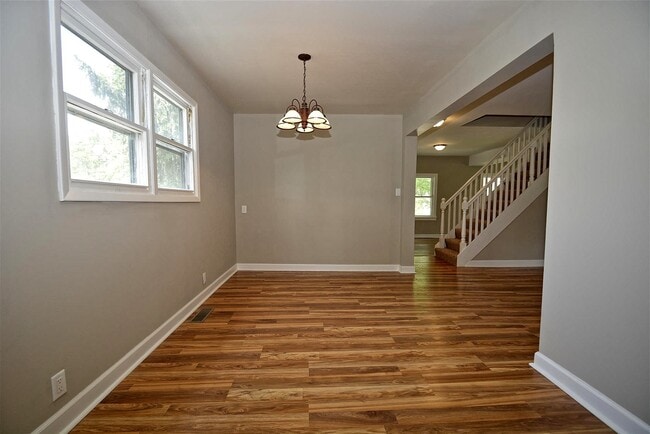 Building Photo - 3 bed 3 bath remodeled house for rent
