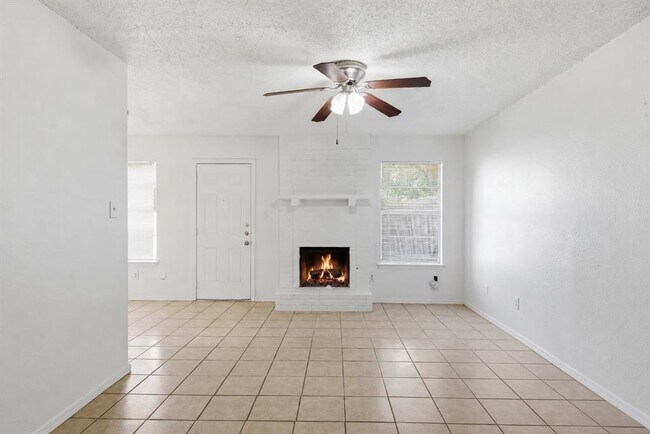 Foto del edificio - 2412 Burleson Ct