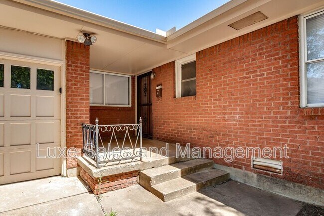 Foto del edificio - 3516 Mt Pleasant Dr