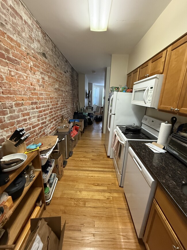 Building Photo - 20 Follen St