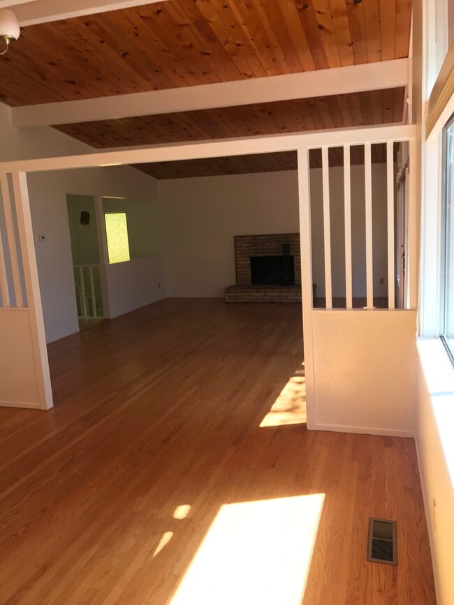 Building Photo - 1721 Arrowhead Dr