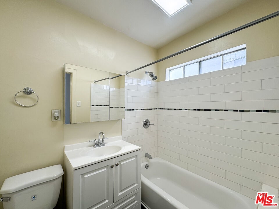 Primary Photo - 4517 Franklin Ave
