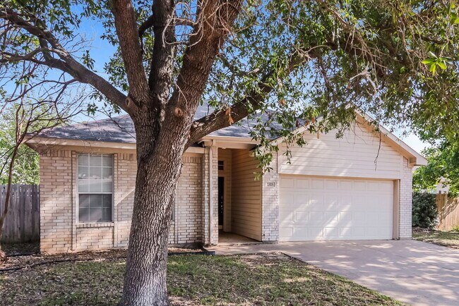 Foto del edificio - 2325 Wildwood Ln