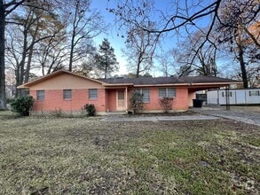 Building Photo - 737 Lincoln Dr