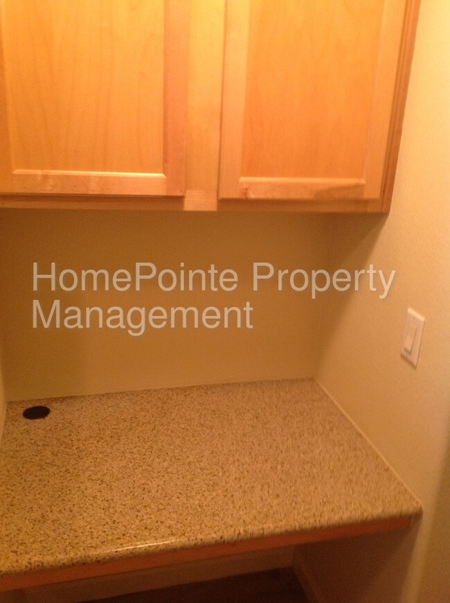 Foto del edificio - 1900 Danbrook Dr