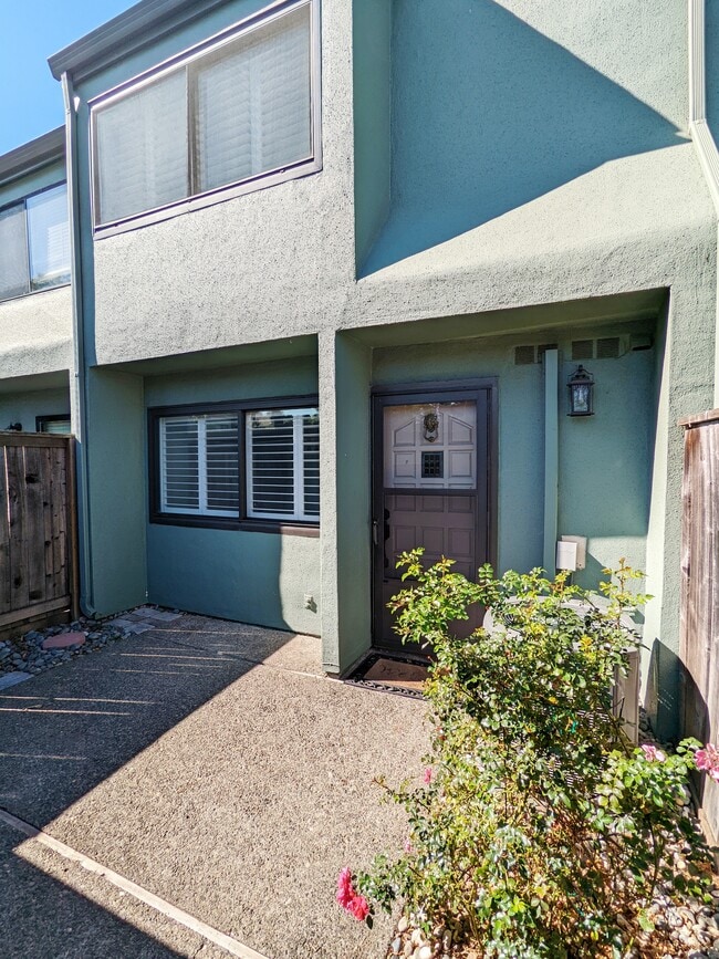 Building Photo - 3520 Shelter Creek Dr