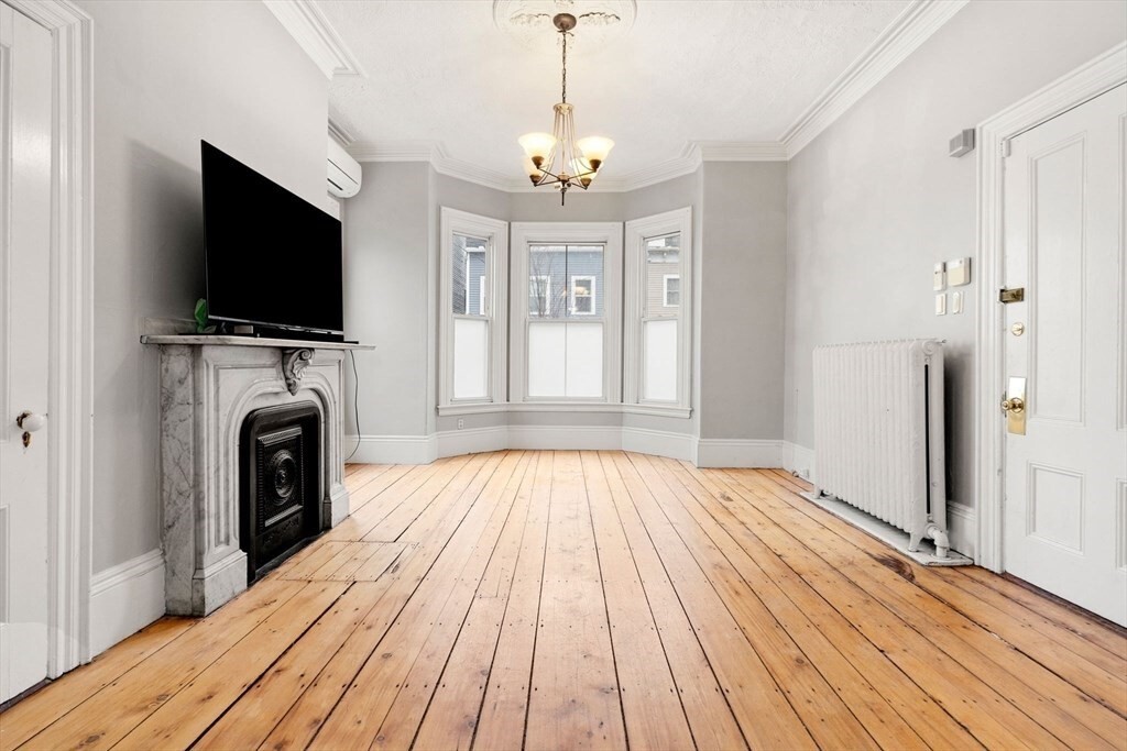 Primary Photo - 17 White St