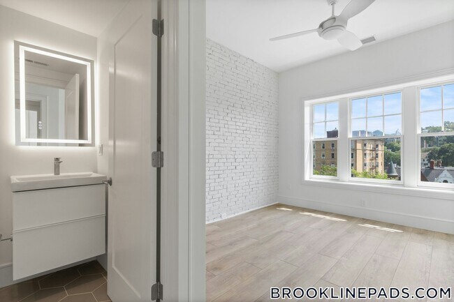 Foto del edificio - 1578 Beacon St