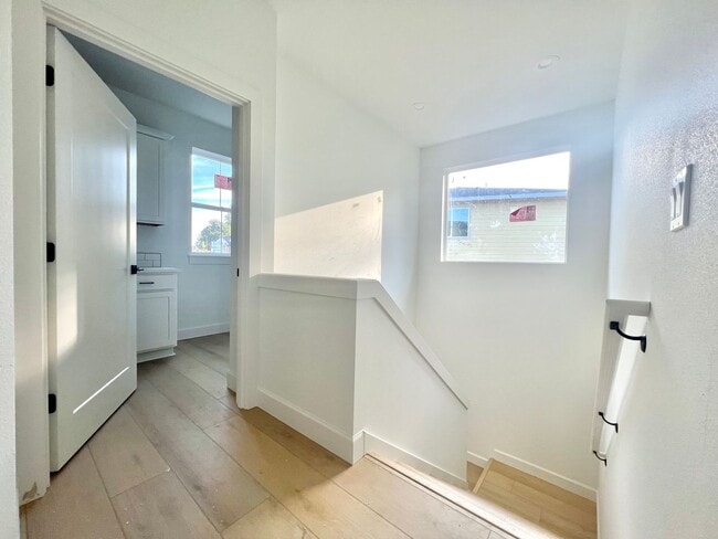 Building Photo - NEW BUILT!! STUNNING SANDY, OR TOWNHOME!