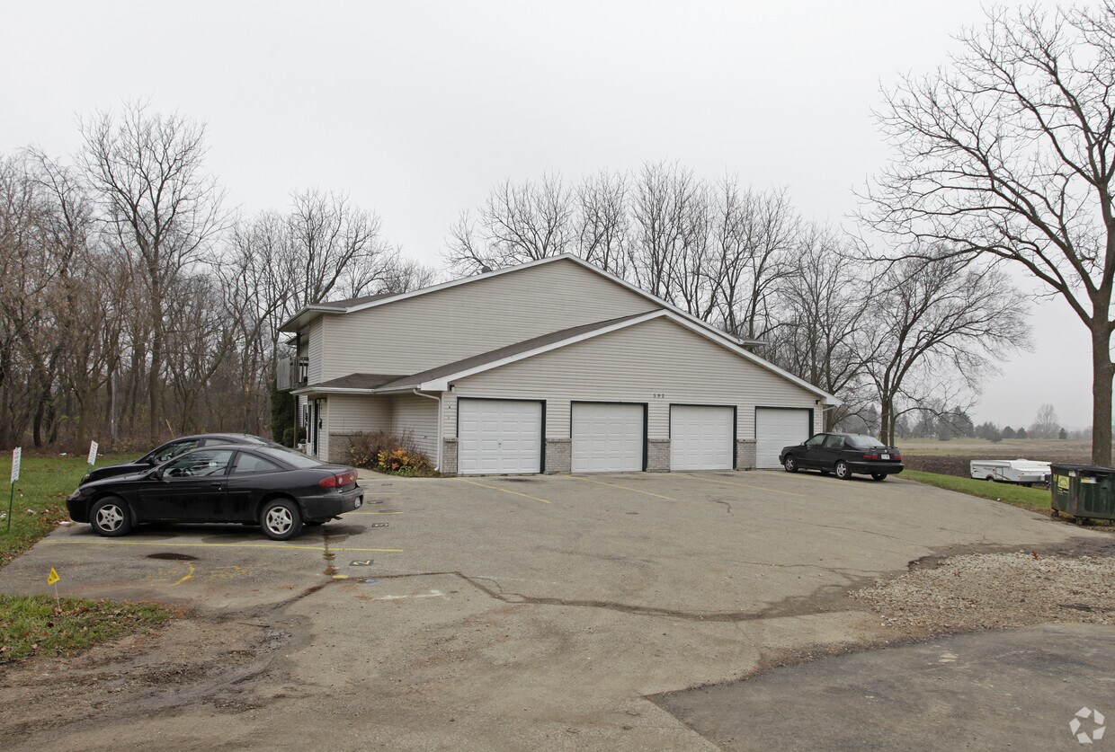 Foto del edificio - 592 Elmhurst Ave