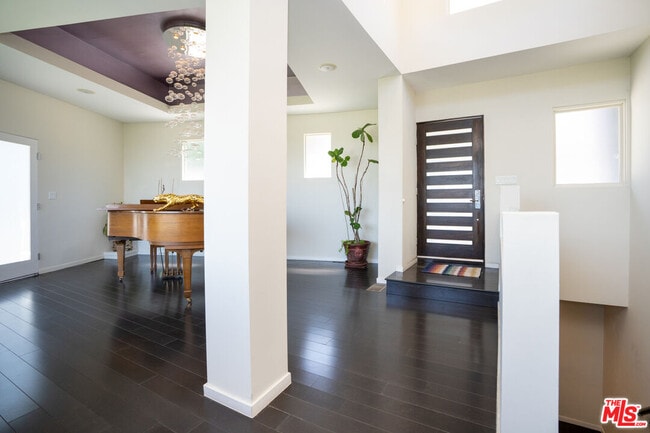 Building Photo - 3865 Buena Park Dr
