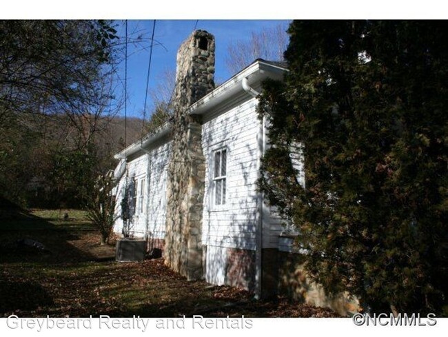 Building Photo - 2 br, 1 bath House - 1013 Montreat Rd