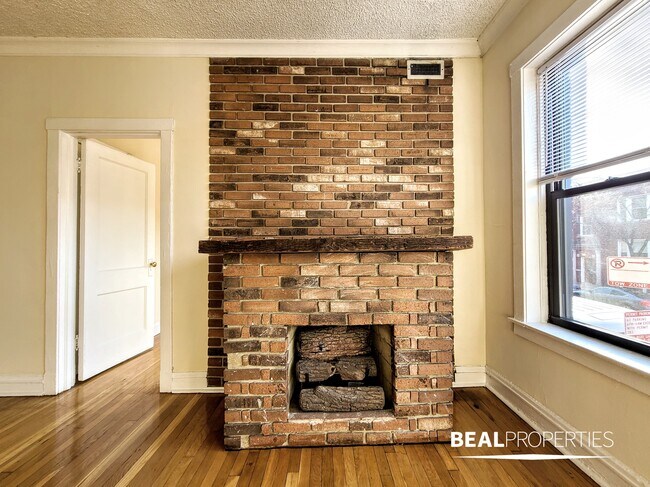 Building Photo - 3519 N Racine Ave