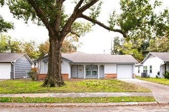 Building Photo - 5117 De Lange Ln