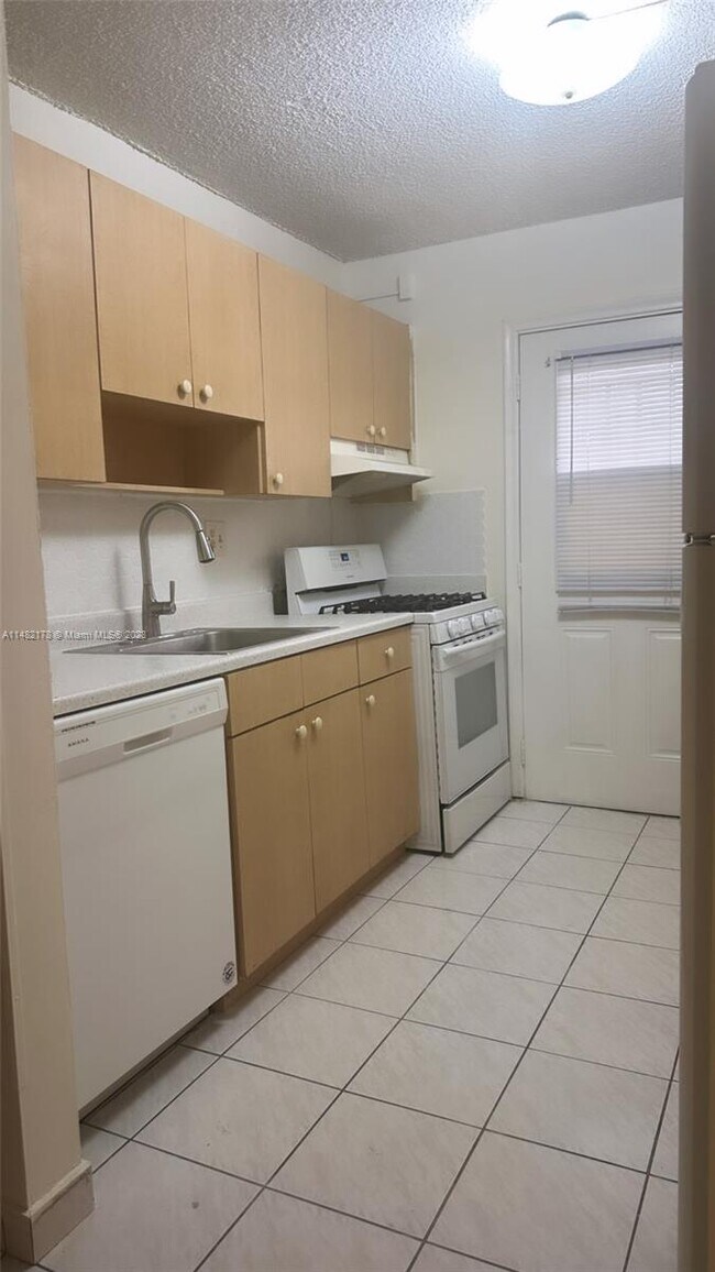 Foto del edificio - 135 NE 202nd Terrace