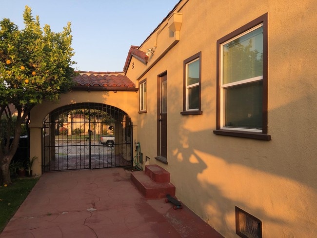 Building Photo - 2009 Westmont Dr