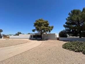 Building Photo - 985 E Campina Ln