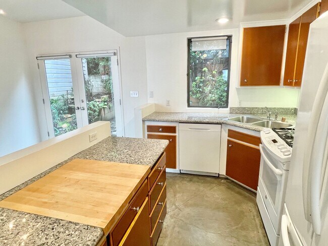 Building Photo - Spectacular, Modern 3BR/2BA Noe Valley Hom...