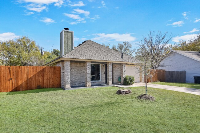 Building Photo - 2210 Cooke Dr