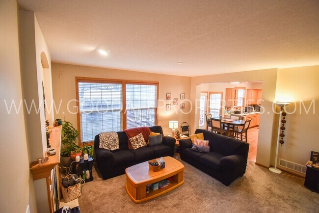 Foto del edificio - 4 Bedroom, 3.5 Bath Home in West Des Moines