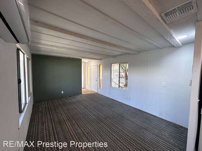 Building Photo - 2 br, 2 bath House - 2915 E. Thompson Ave.