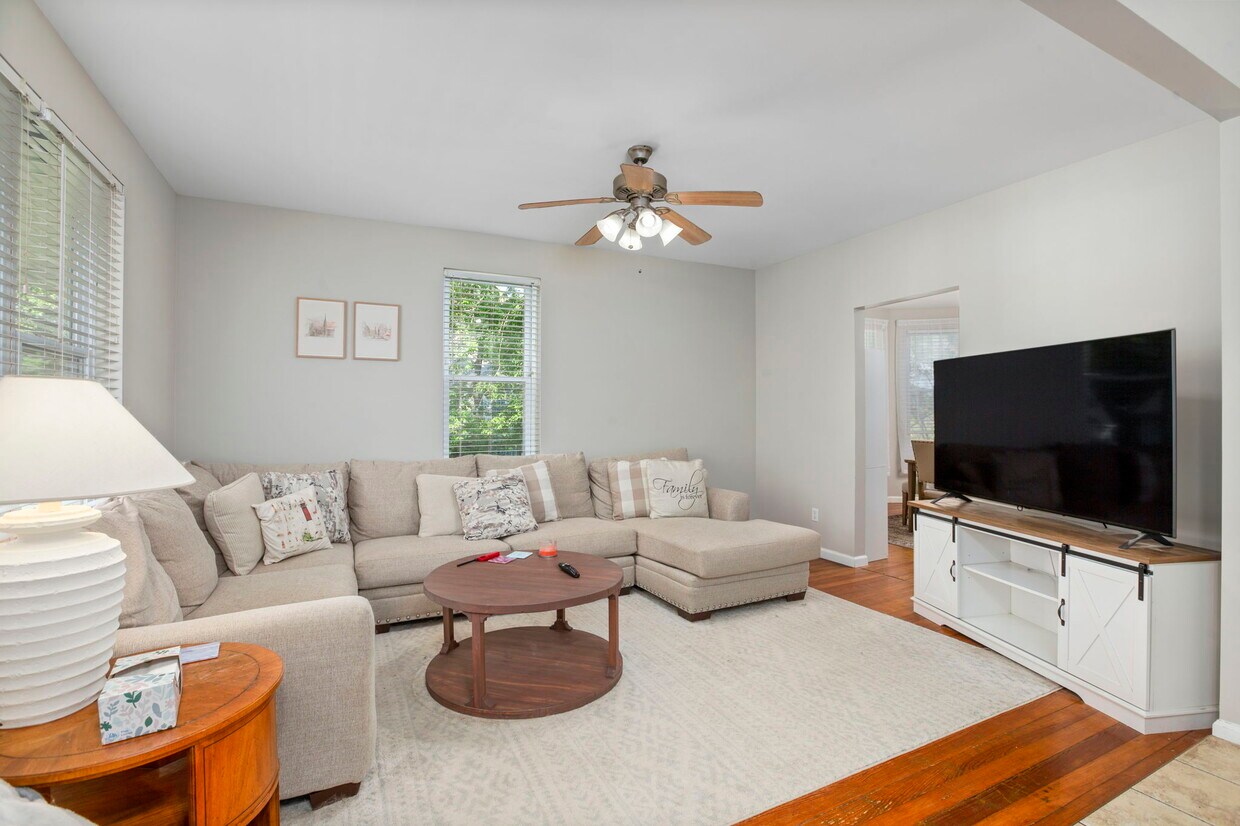 Foto principal - 7221 South St