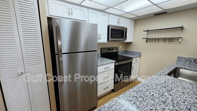 Foto del edificio - 203 46th Avenue Ter