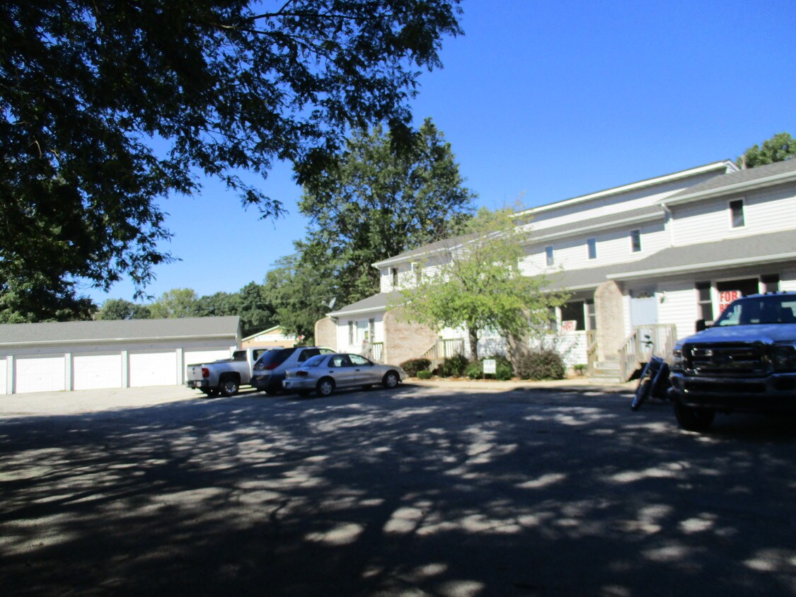 Primary Photo - 1365-1379 Lawson Ln