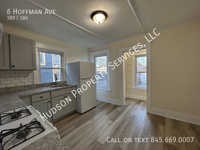 Building Photo - Beautiful and Newly Updated 1st Floor Apar...