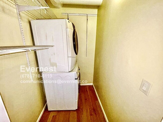 Foto del edificio - Cozy 1-Bedroom Condo with Convenient Acces...