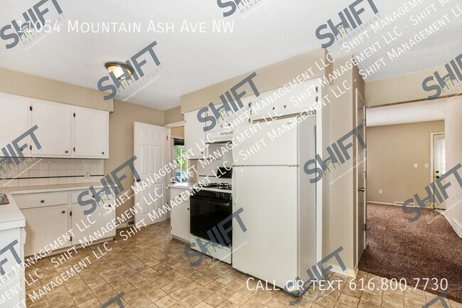 Foto del edificio - 11054 Mountain Ash Ave NW