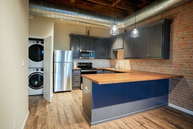 Foto del edificio - 210 E Washington Ave