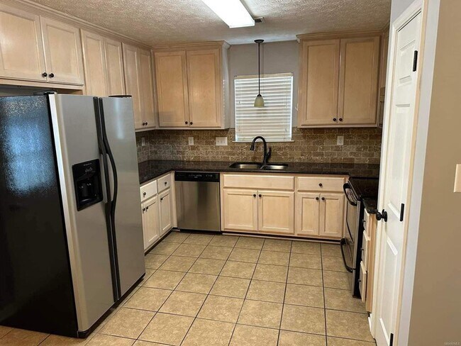 Building Photo - 105 Mara Ct