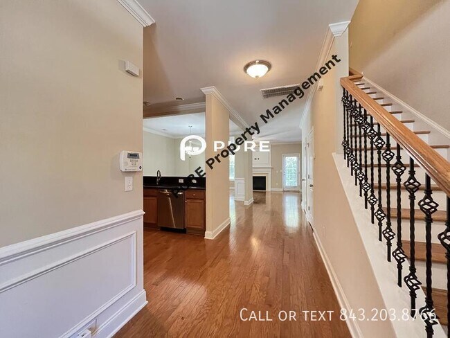 Building Photo - Lovely Open Floor Plan With 2 Levels!