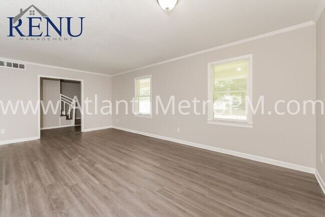 Foto del edificio - Now Available!