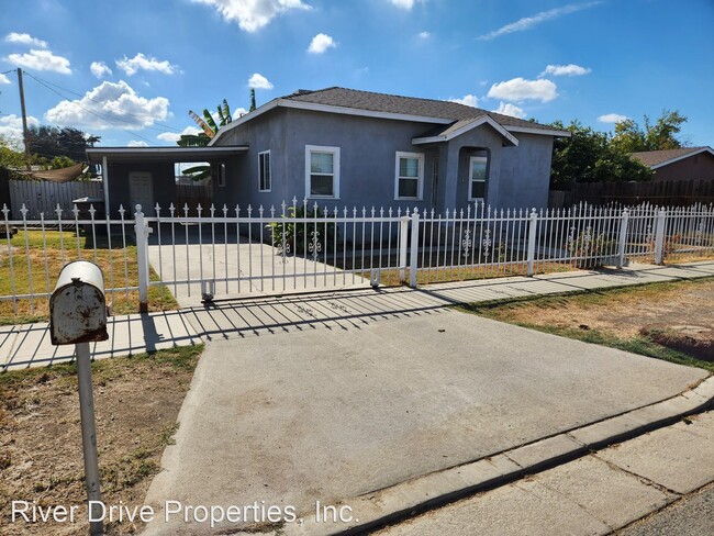 3 br, 1 bath House - 835 W. Alpine Avenue photo'