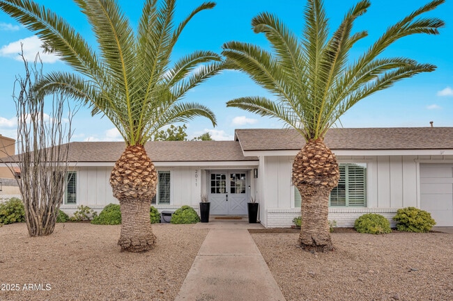 Building Photo - 2011 E Gary Cir