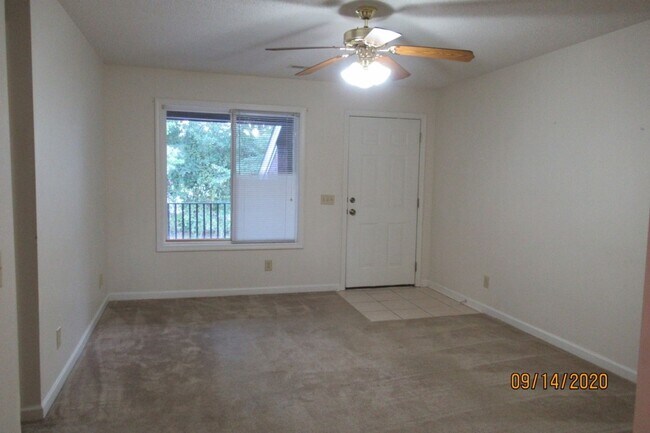 Building Photo - Willow Run- 2 bedroom, 2 bathroom apartment