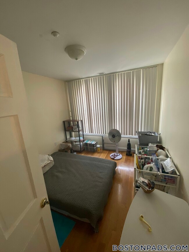 Foto del edificio - 90 Westland Ave