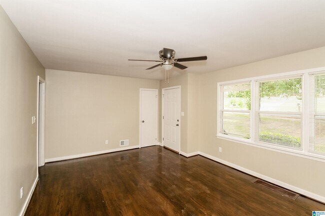 Building Photo - 557 Zinnia Ln