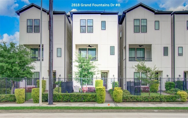 Building Photo - 2818 Grand Fountains Dr
