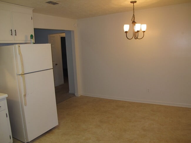 Building Photo - **WEST ATHENS 2 Bed/1 Bath Duplex** TO BE ...
