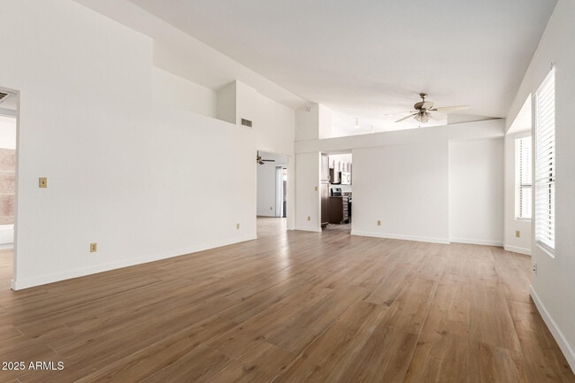 Building Photo - 768 S Martinique Dr