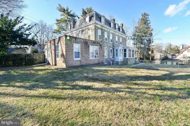 Building Photo - 900 Asbury Terrace