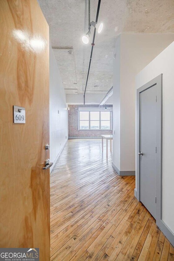 Foto principal - 87 Peachtree St SW